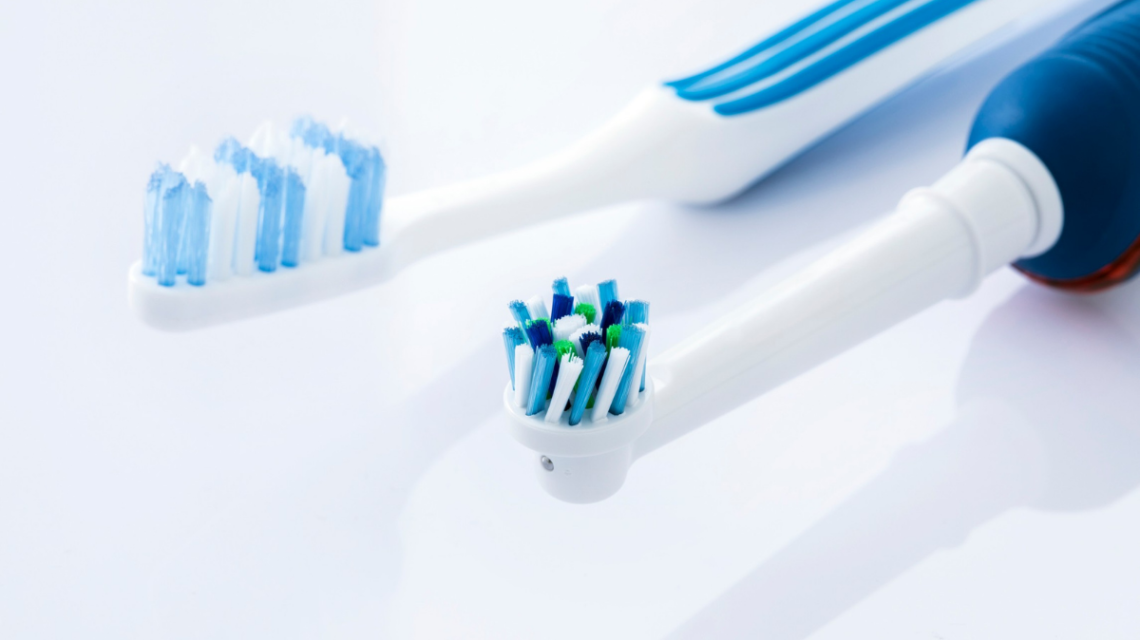 Come si usa lo spazzolino elettrico - Dental Resort